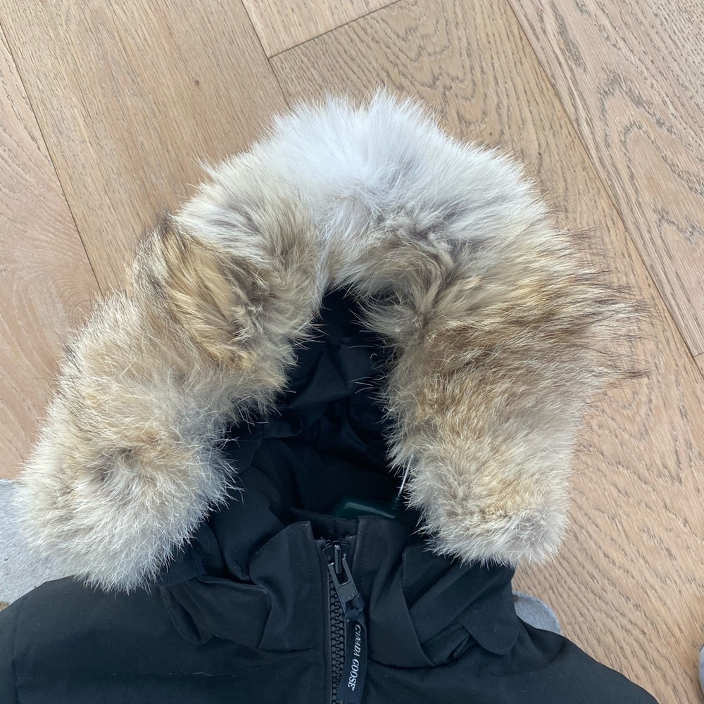 Canada Goose Mystique Parker. Retails  $1,025 . Women’s size Medium